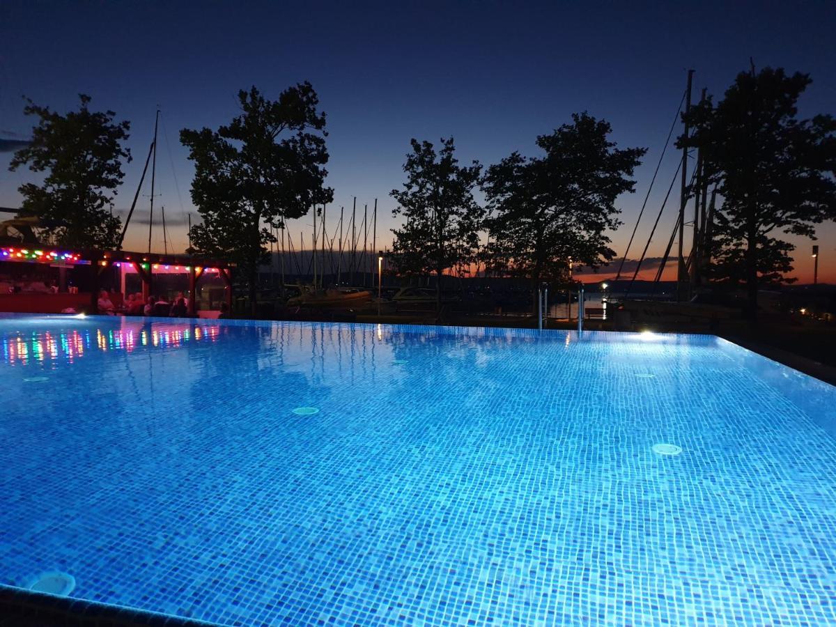 Butique Apartman Balatonlelle Exteriör bild