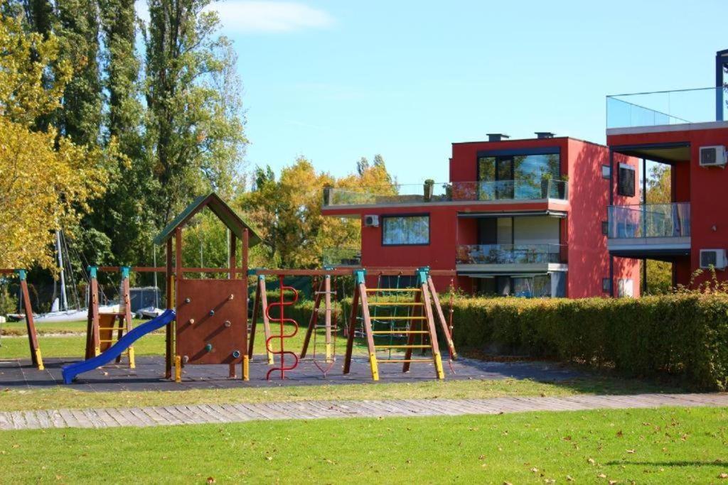 Butique Apartman Balatonlelle Exteriör bild